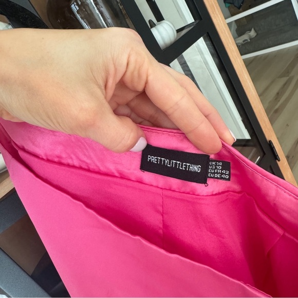 Pretty Little Thing bow barbiecore mini skirt satin high rise silky - Picture 4 of 5